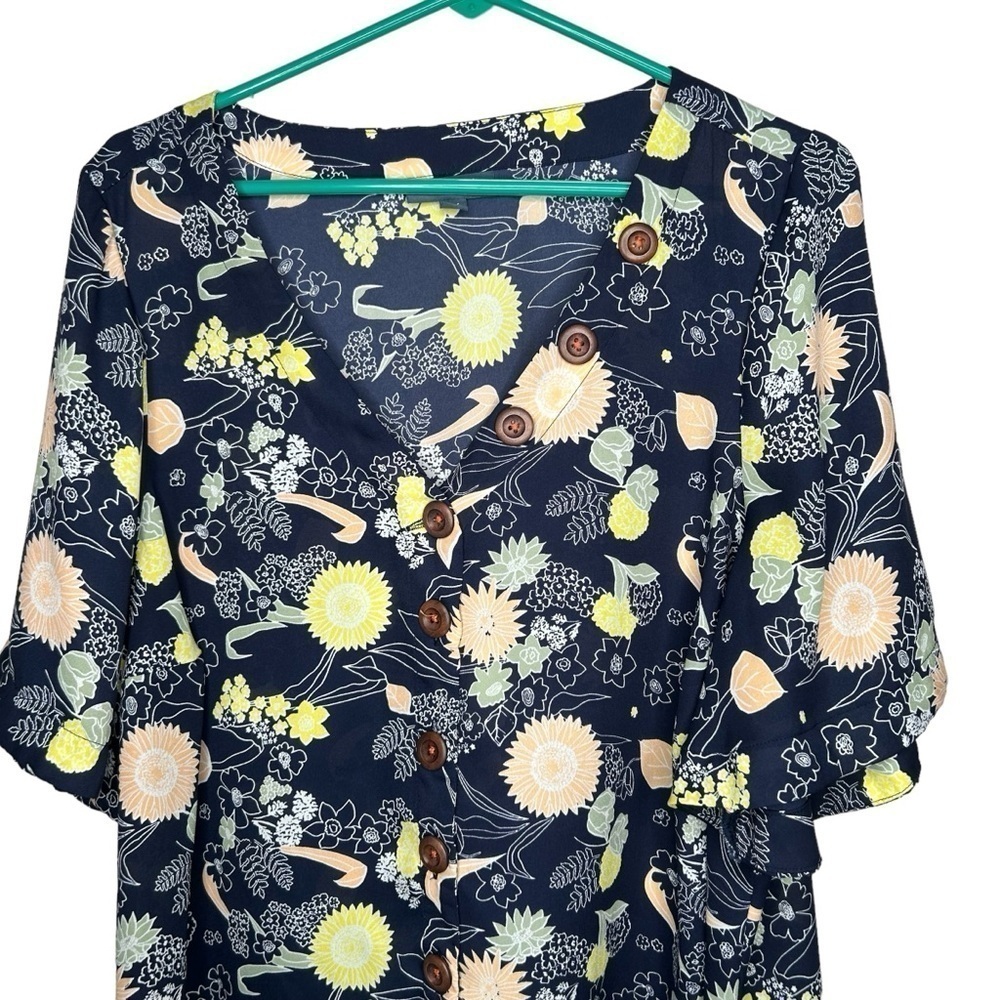 ModCloth Womens 2X Floral Short Sleeve Button Down Polyester V-Neck Top Blue - Picture 2 of 5